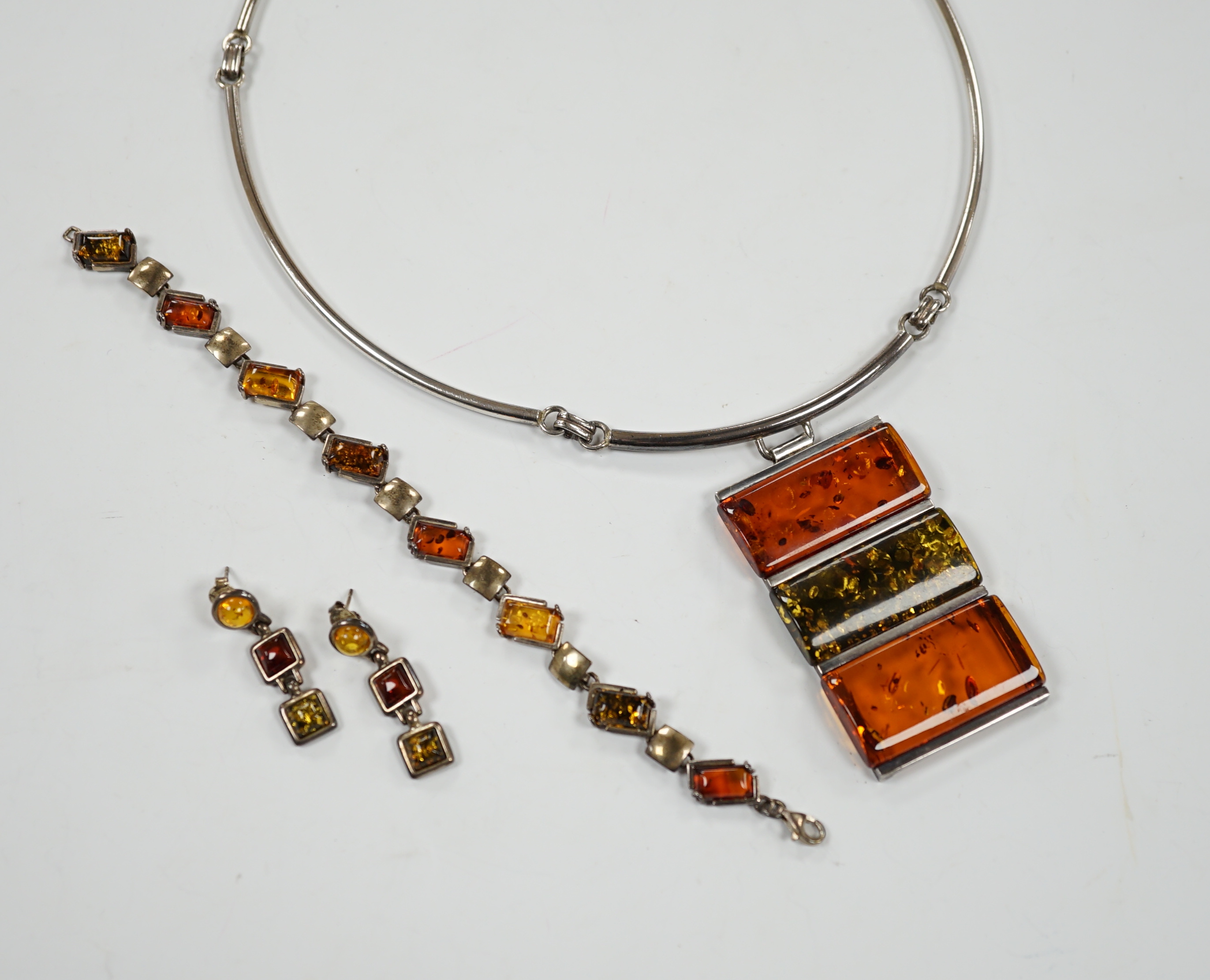 A modern 925 and three stone amber set pendant necklace, 42cm, together with a similar bracelet and pair of drop earrings.